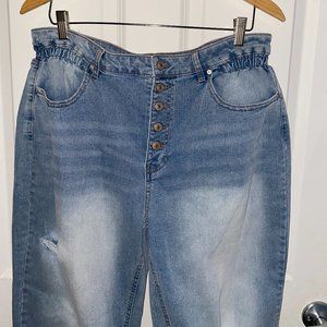 NO BOUNDARIES Cropped Mom Jeans Size 17